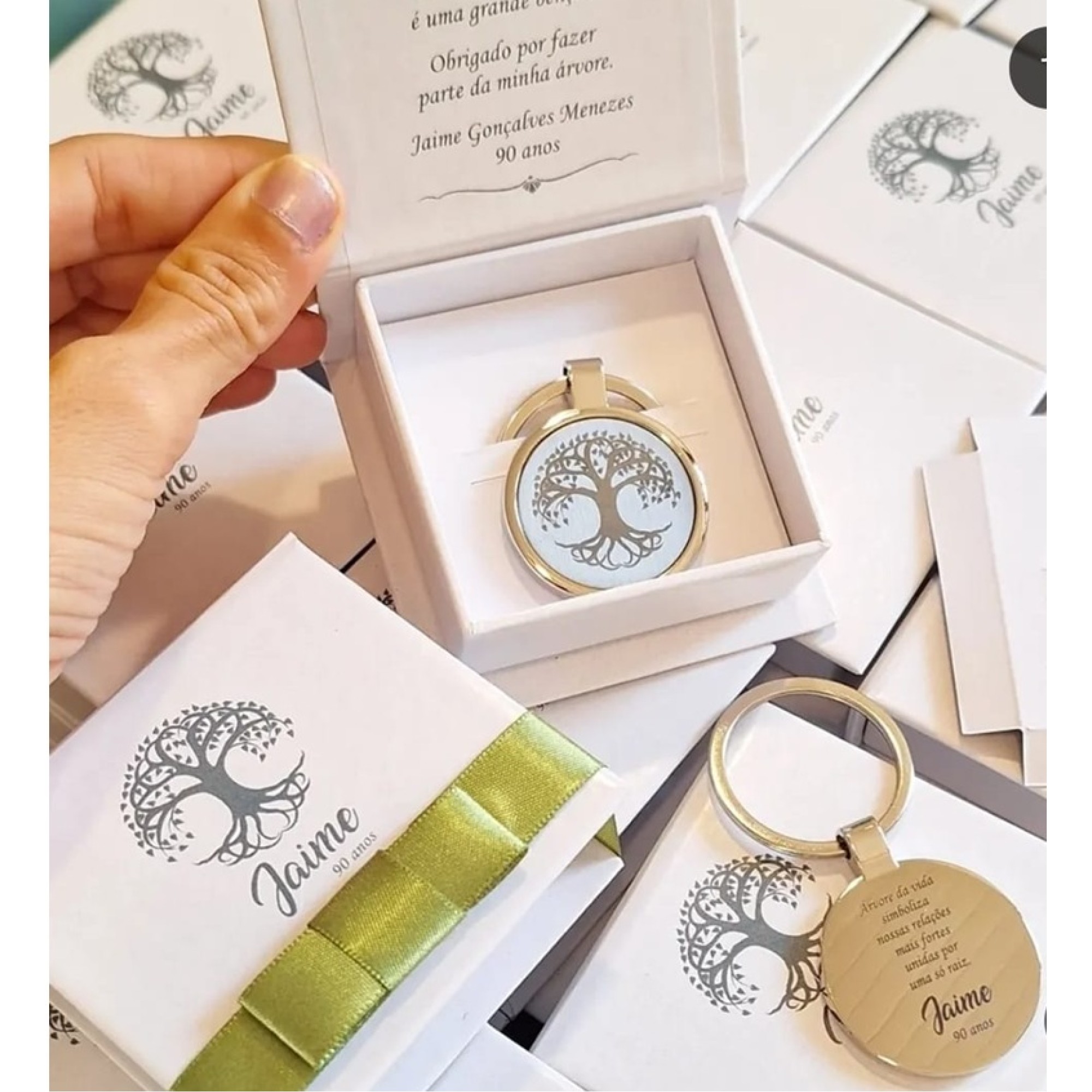 Chaveiro de Árvore da Vida Cromado na caixinha